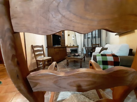 Una televisión. Apart Rurales Esencias De La Alcarria