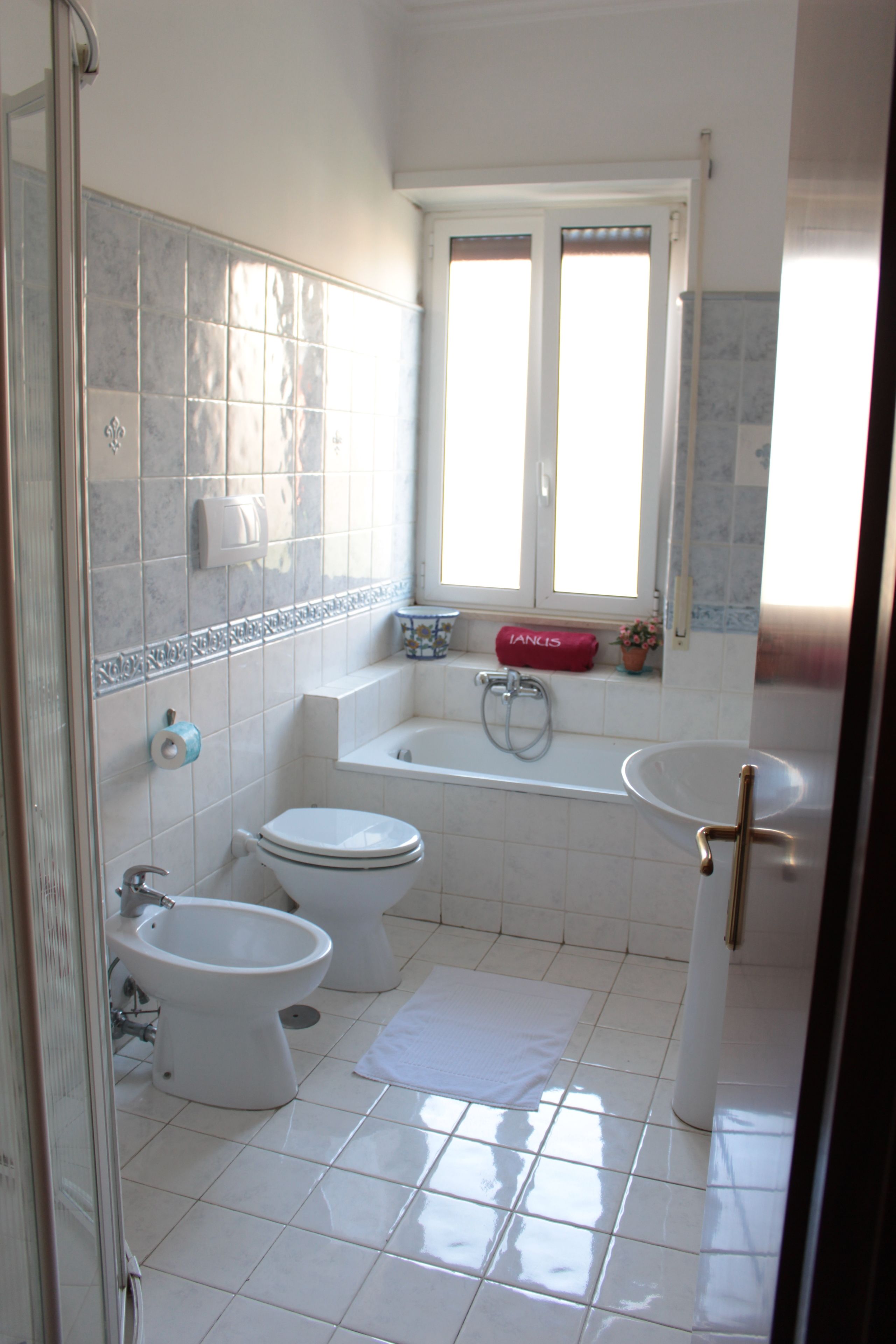 Camera quadrupla | Bagno | Set di cortesia gratuito, asciugacapelli, bidet, asciugamani