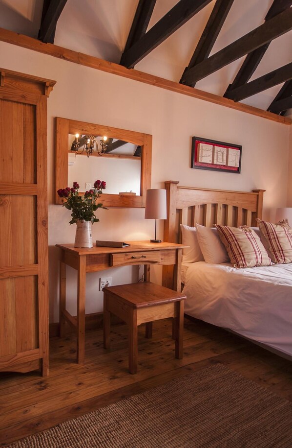 Premium bedding, in-room safe, individually decorated