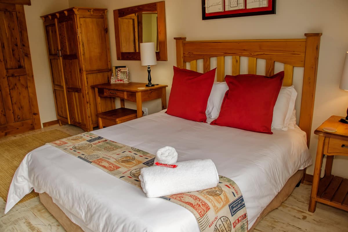 Comfort Double Room (Oregon Loft) | Premium bedding, in-room safe, desk, iron/ironing board