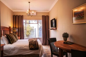 Premium bedding, in-room safe, individually decorated