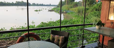 Breakfast, lunch, dinner served; local cuisine