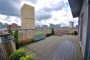 Appartamento, 2 camere da letto, terrazzo | Ferro/asse da stiro, Wi-Fi gratuito, lenzuola