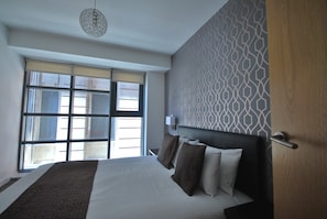 Iron/ironing board, free WiFi, bed sheets - Atana Apartments (Manchester)