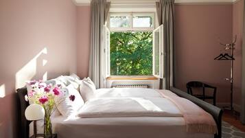 Quarto casal standard | 1 quarto, roupas de cama premium, cofres nos quartos