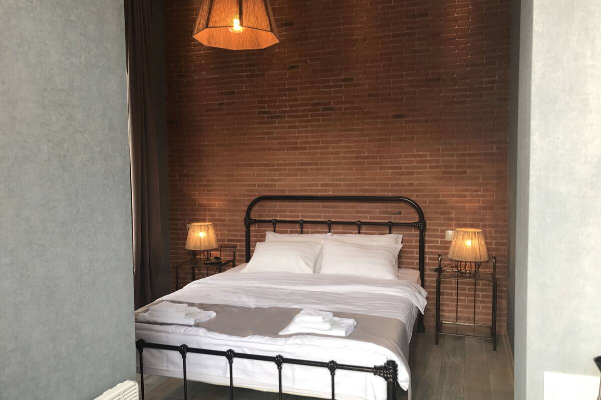 In-room safe, soundproofing, iron/ironing board, free WiFi