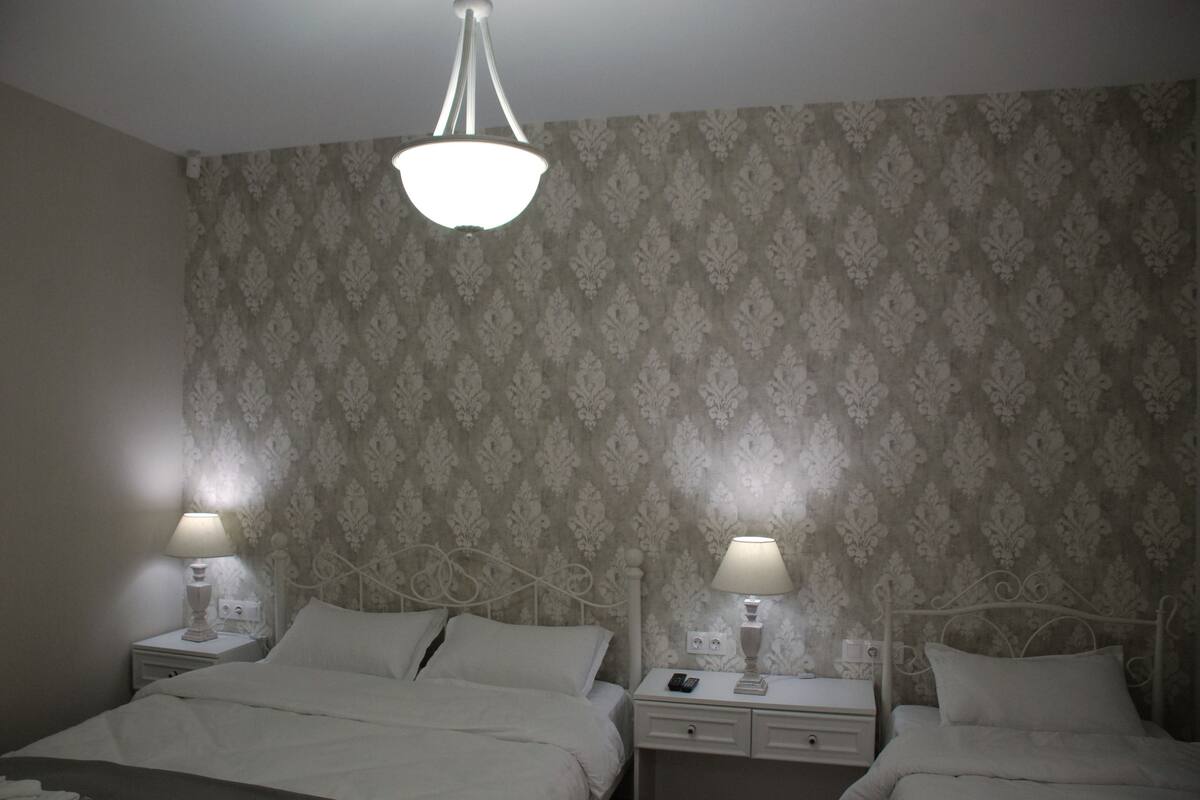 In-room safe, soundproofing, iron/ironing board, free WiFi