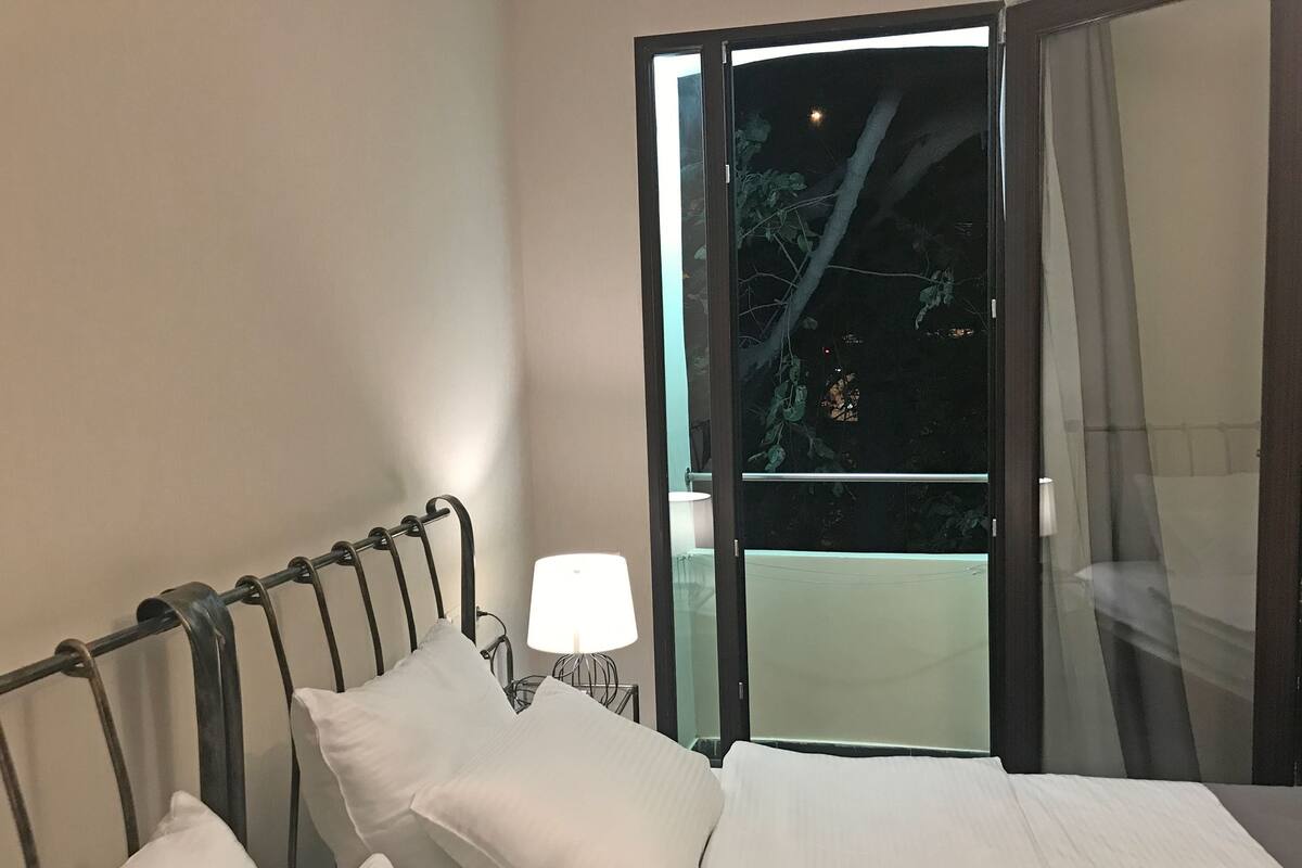 In-room safe, soundproofing, iron/ironing board, free WiFi