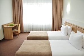 1 bedroom, desk, blackout drapes, soundproofing