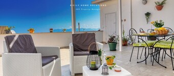 Casa dei Coralli 100 mt historic center sea view, By Sicily Home Solutions