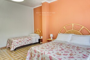 2 habitaciones, tabla de planchar con plancha, wifi y ropa de cama 