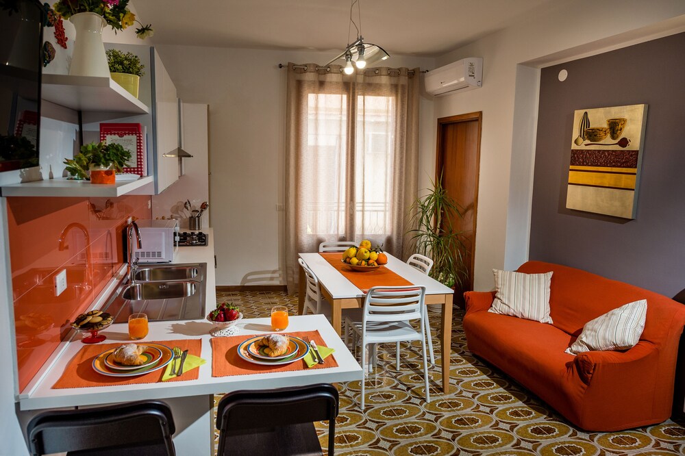 Casa dei Coralli 'WiFi 100 meters historical center overlooking the sea, relaxation area