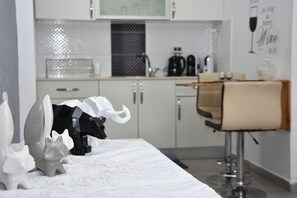 Comfort Studio | Premium bedding, desk, iron/ironing board, free WiFi - Sweet Dreams Apartment (Tiberias)