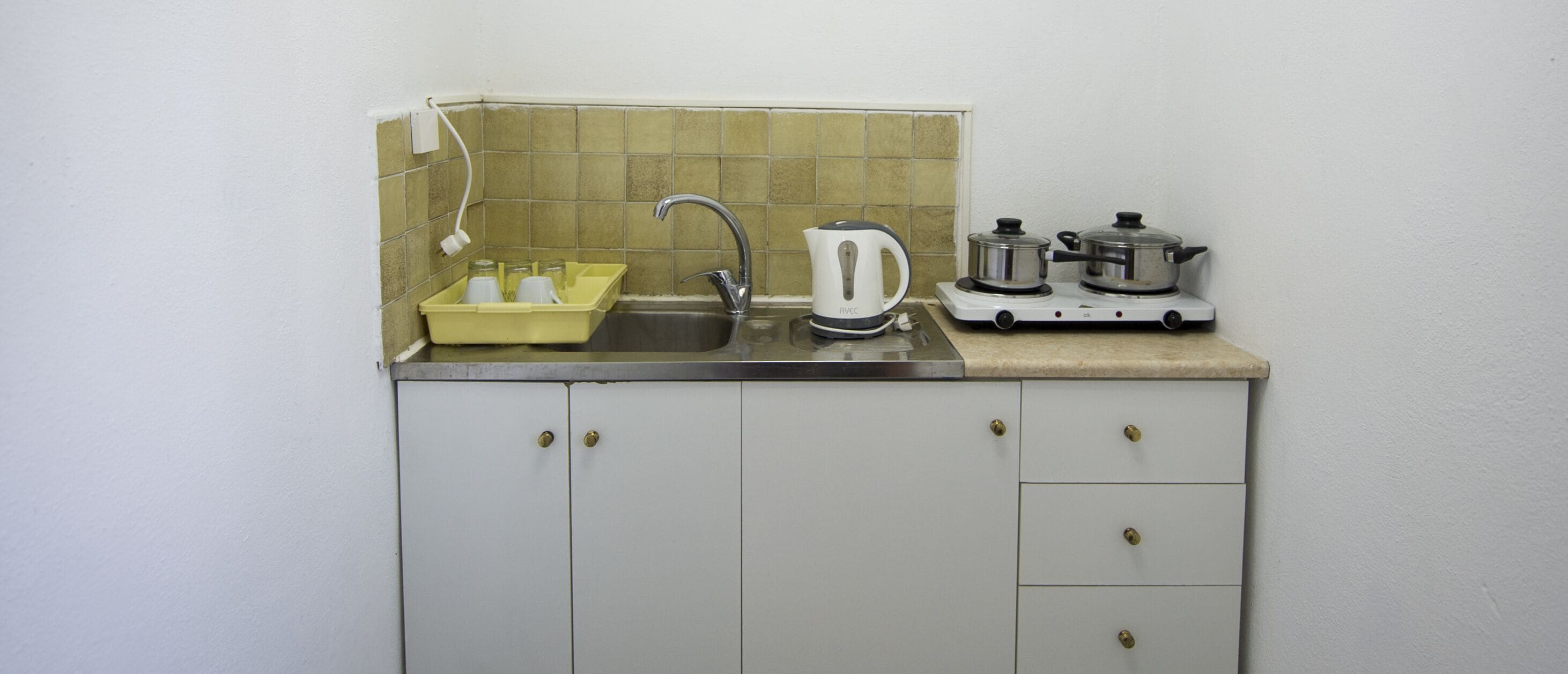 Fridge, stovetop, electric kettle, cookware/dishes/utensils