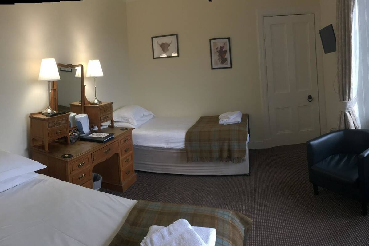 Deluxe Twin Room | WiFi (free), bed sheets