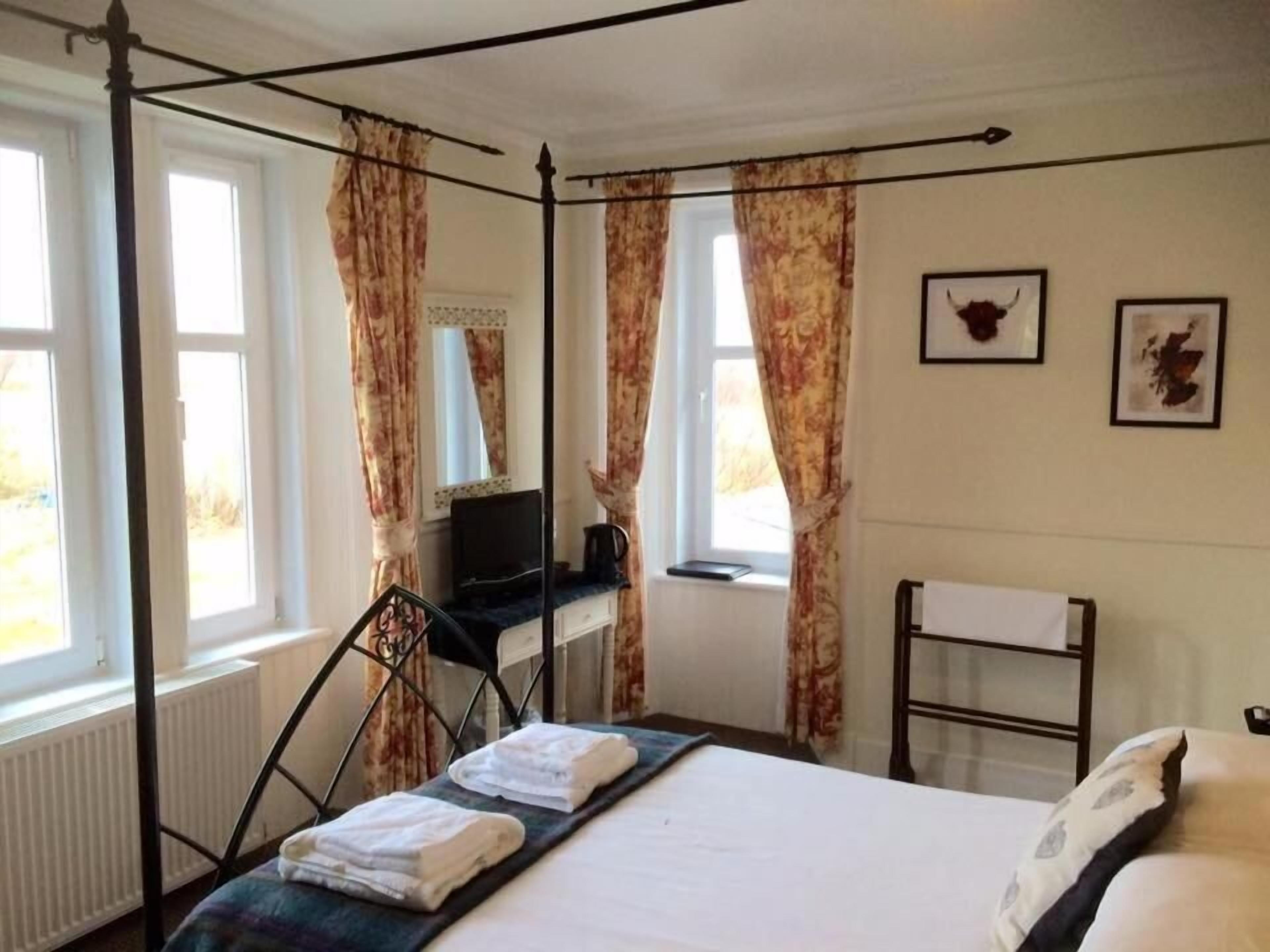 WiFi (無料)、ベッドシーツ