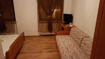 Bureau, fer et planche Ă repasser, Wi-Fi gratuit, draps fournis