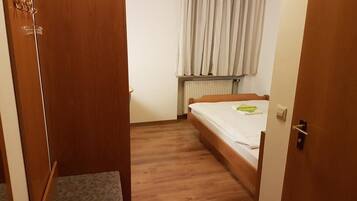Schreibtisch, Bügeleisen/Bügelbrett, kostenloses WLAN, Bettwäsche