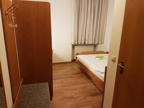 書桌、熨斗/熨衣板、免費無線上網、床單
