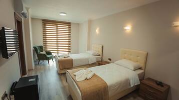 Superior Studio, Smoking | Cadar kapas Mesir, peralatan tempat tidur premium, bar mini