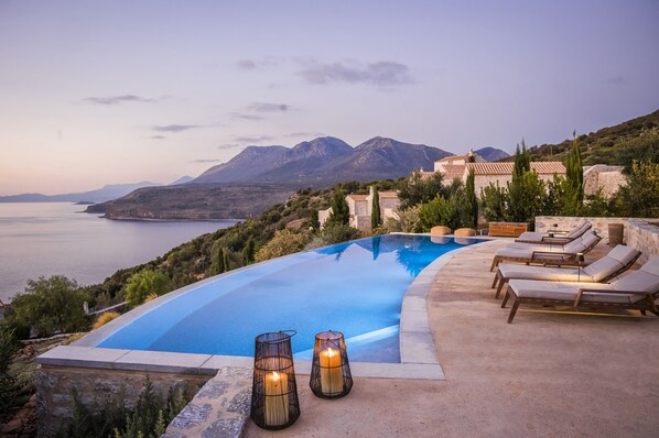Indoor pool, pool loungers