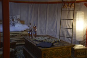 Family Tent (Yourte Moron) | Living room