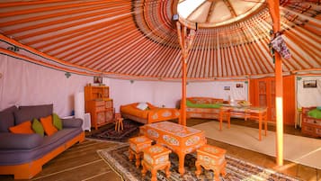 Family Tent (Yourte Oulan Bator) | Laptop workspace, free rollaway beds, bed sheets