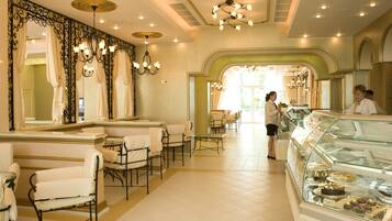 4 bares o lounges, bar junto a la alberca