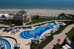 من حمّامات السباحة المغطاة، 4 من حمّامات السباحة الخارجية