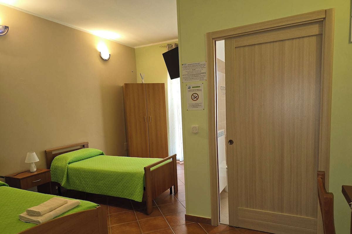 Family Room (5 people) | Premium bedding, desk, soundproofing, cribs/infant beds
