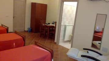 Biancheria da letto di alta qualità, una scrivania, insonorizzazione
