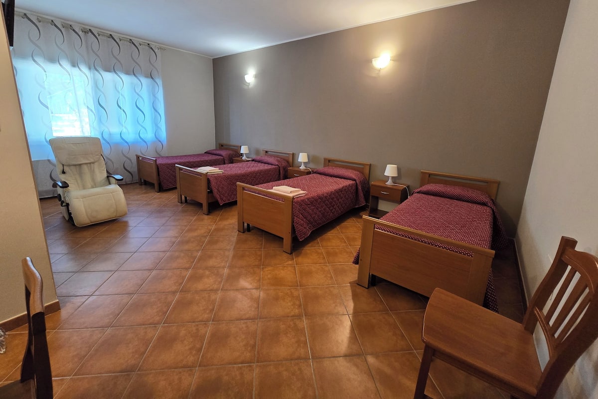 Family Room (6 people) | Premium bedding, desk, soundproofing, cribs/infant beds