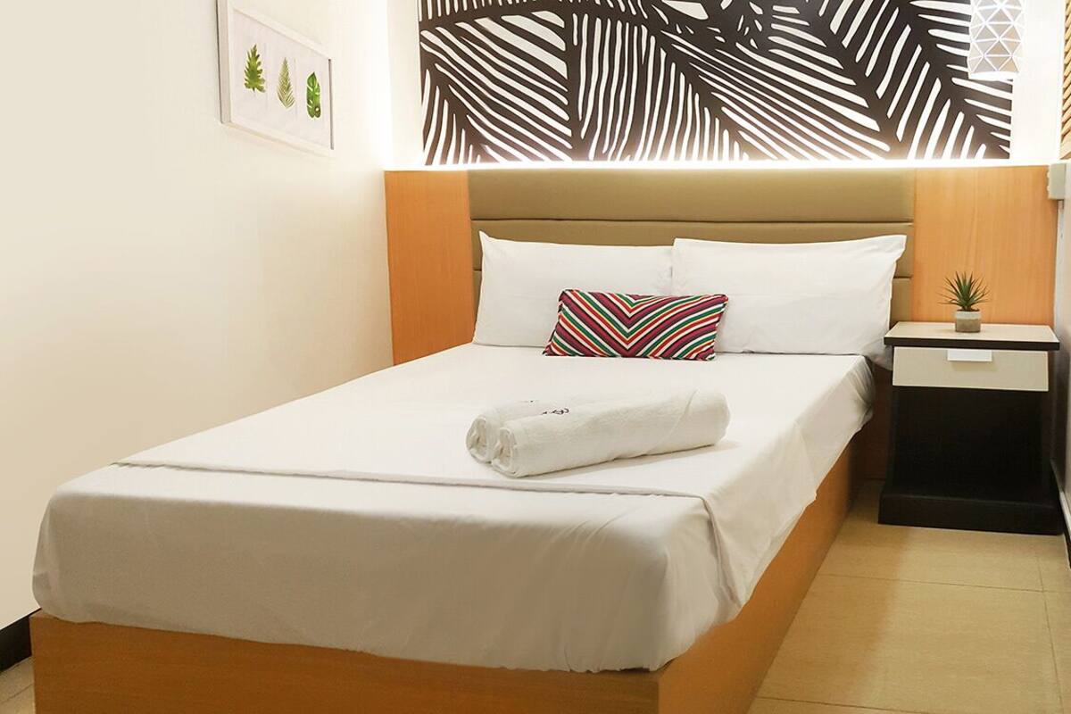 Standard Double Room | Desk, WiFi (free), bed sheets