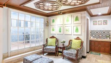 Family Suite | Living area | Flat-screen TV