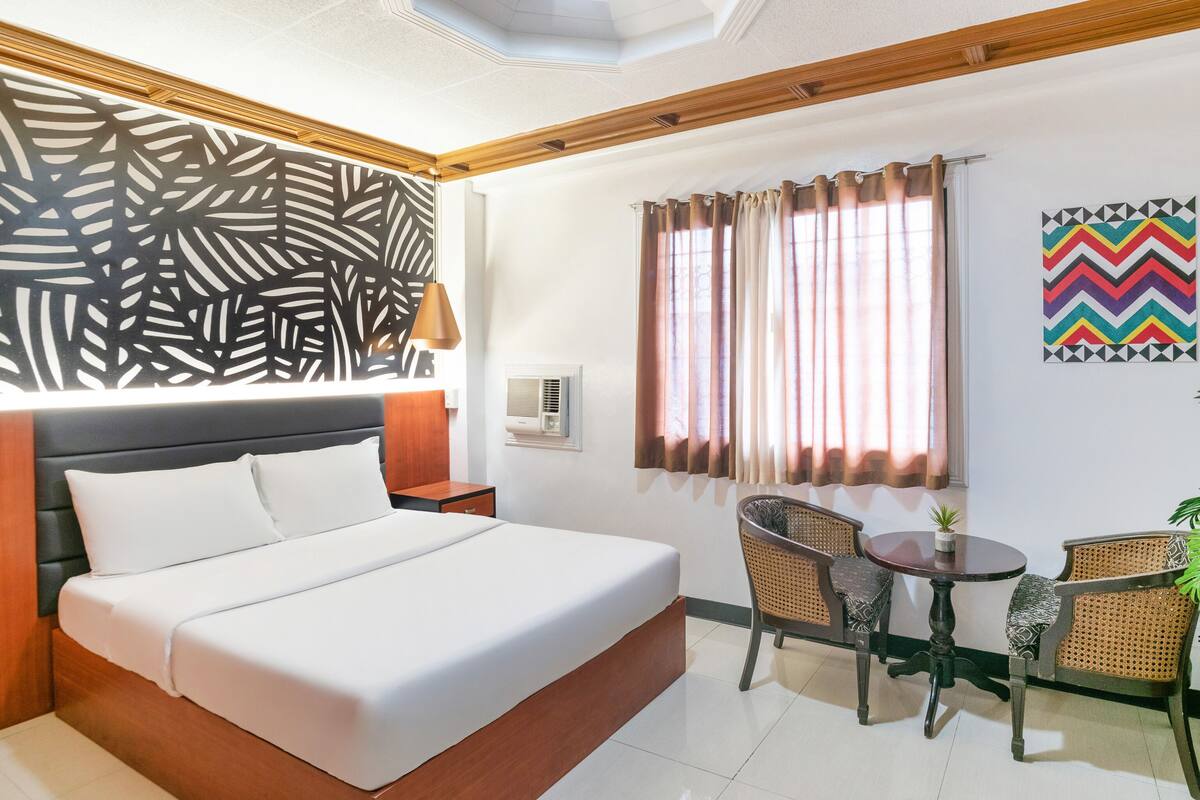 Family Suite | Desk, WiFi (free), bed sheets