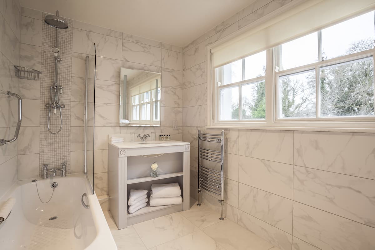 superior double room, 1 bedroom, ensuite, garden view | bathroom | free toiletries, hair dryer, towels