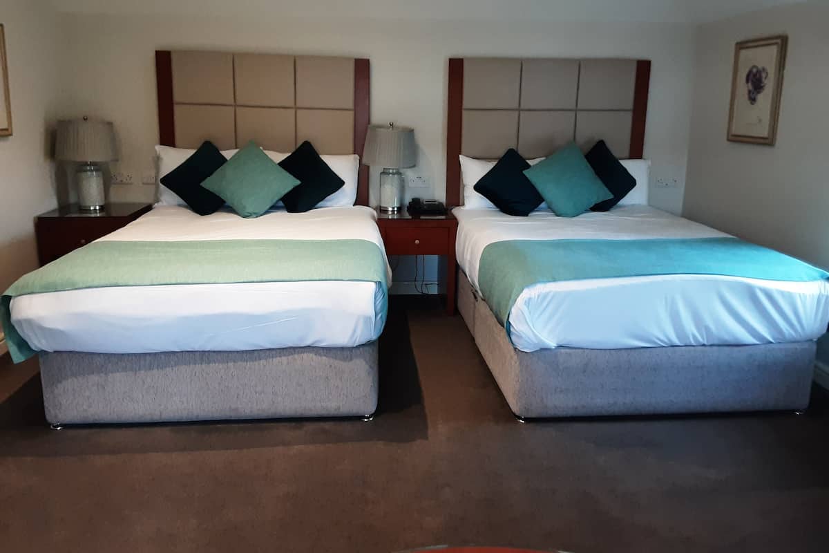 Family Room, Ensuite, Courtyard Area | 1 bedroom, premium bedding, iron/ironing board, free WiFi
