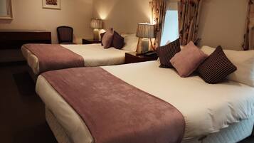 Family Loft Room, 1 Bedroom with 1 Double Bed and 1 Single Bed, Ensuite, Courtyard Area | 1 ห้องนอน, เครื่องนอนระดับพรีเมียม, เตารีด/โต๊ะรีดผ้า, Wi-Fi ฟรี