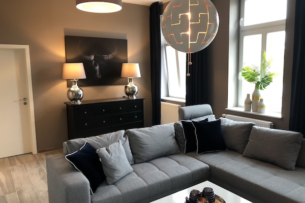 Condo | Phòng khách | TV màn hình phẳng