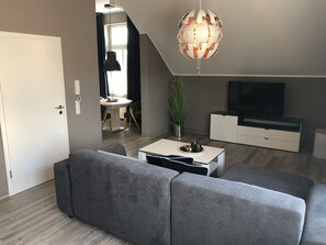 Condo | Living room | Flat-screen TV - Bahnhofstrasse 25 (Cloppenburg)