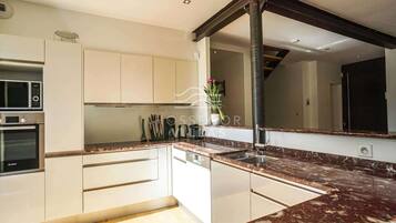 Kühlschrank, Mikrowelle, Ofen, Geschirrspüler