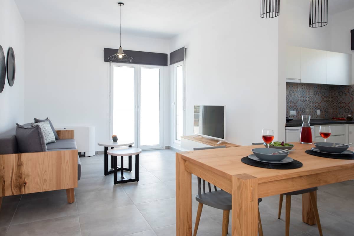 Deluxe Suite, 1 Bedroom, Hot Tub, Sea View (L) | Private kitchen | Fridge, stovetop, coffee/tea maker, electric kettle