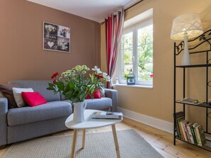 TV - Charming house in the valley for 2, nature and tranquility (Beauficel)