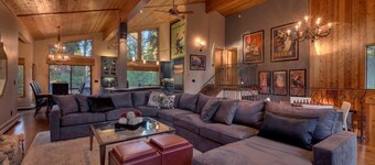 Artist's Haven at Dollar Point - Custom Artistic Home, Private Hot Tub, Near Skylandia Beach