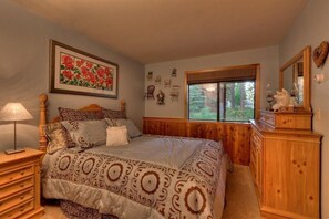 4 bedrooms, desk, iron/ironing board, free WiFi