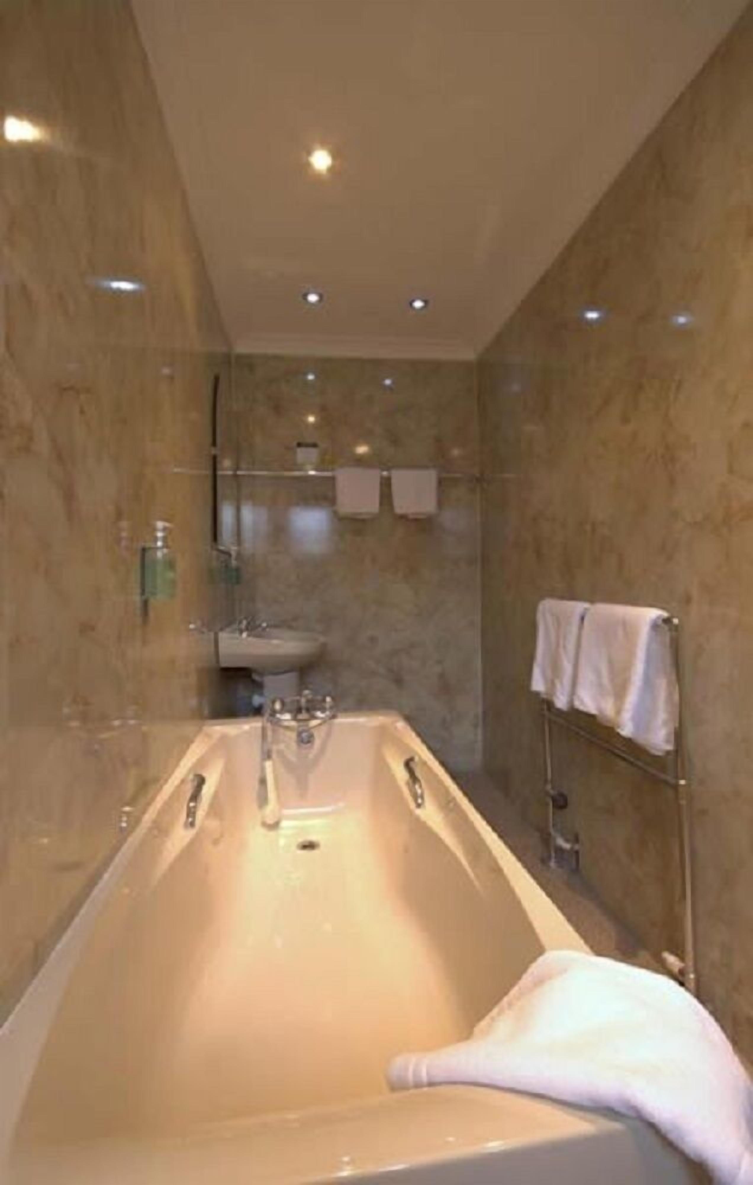 deep-soaking bathtub