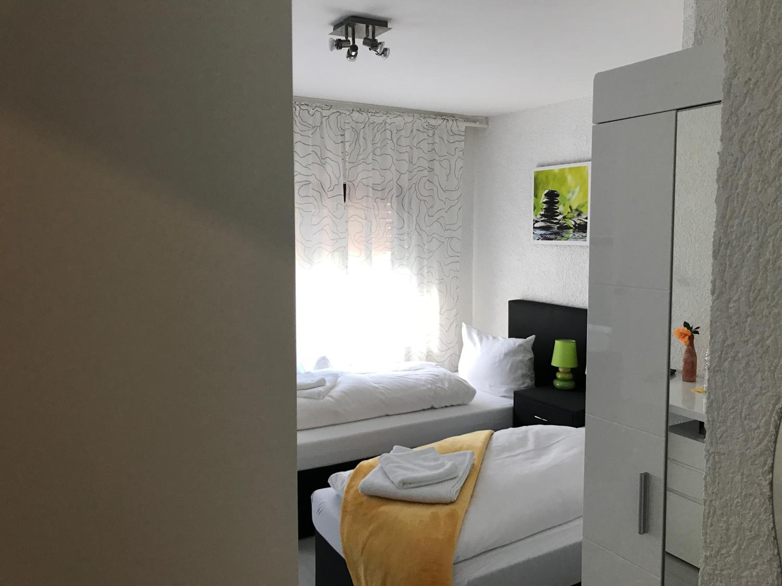 desk, rollaway beds, free wifi, bed sheets