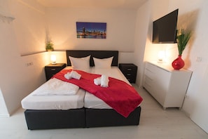 Desk, rollaway beds, free WiFi, bed sheets - Hotel Berlin (Schwetzingen)
