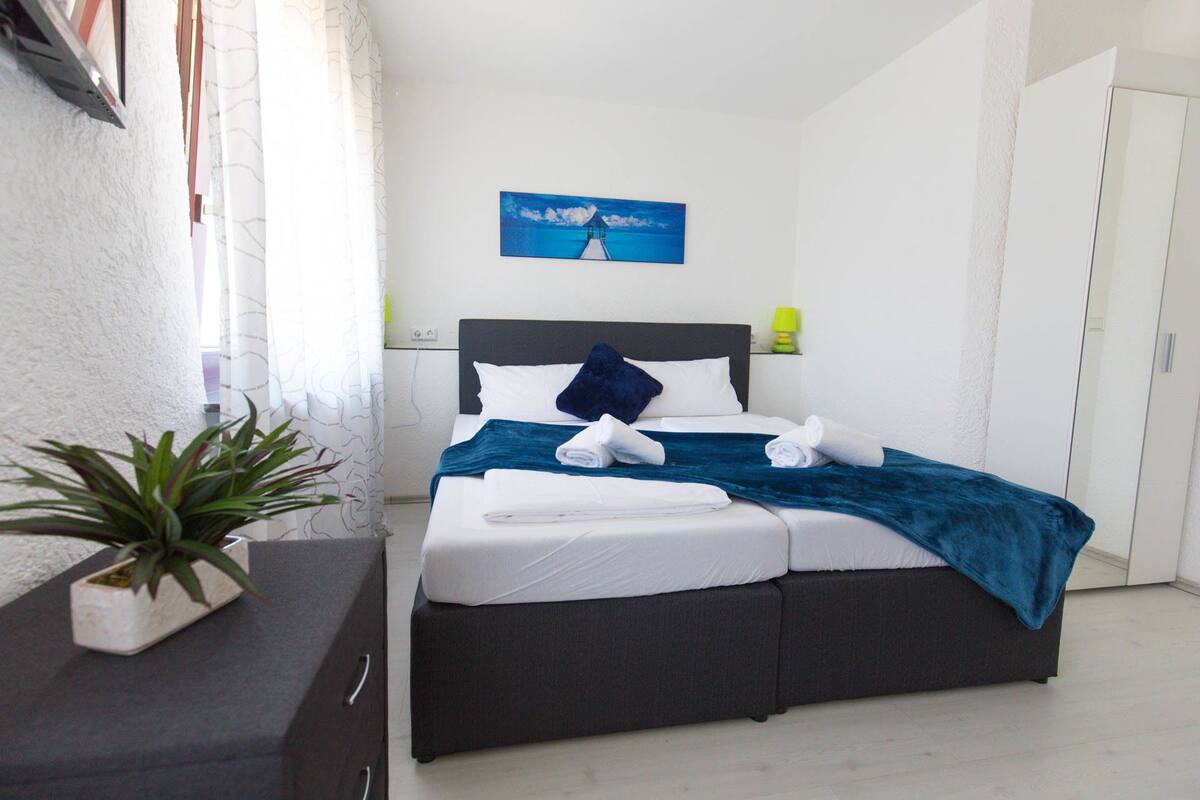Double or Twin Room | Desk, rollaway beds (surcharge), WiFi (free), bed sheets