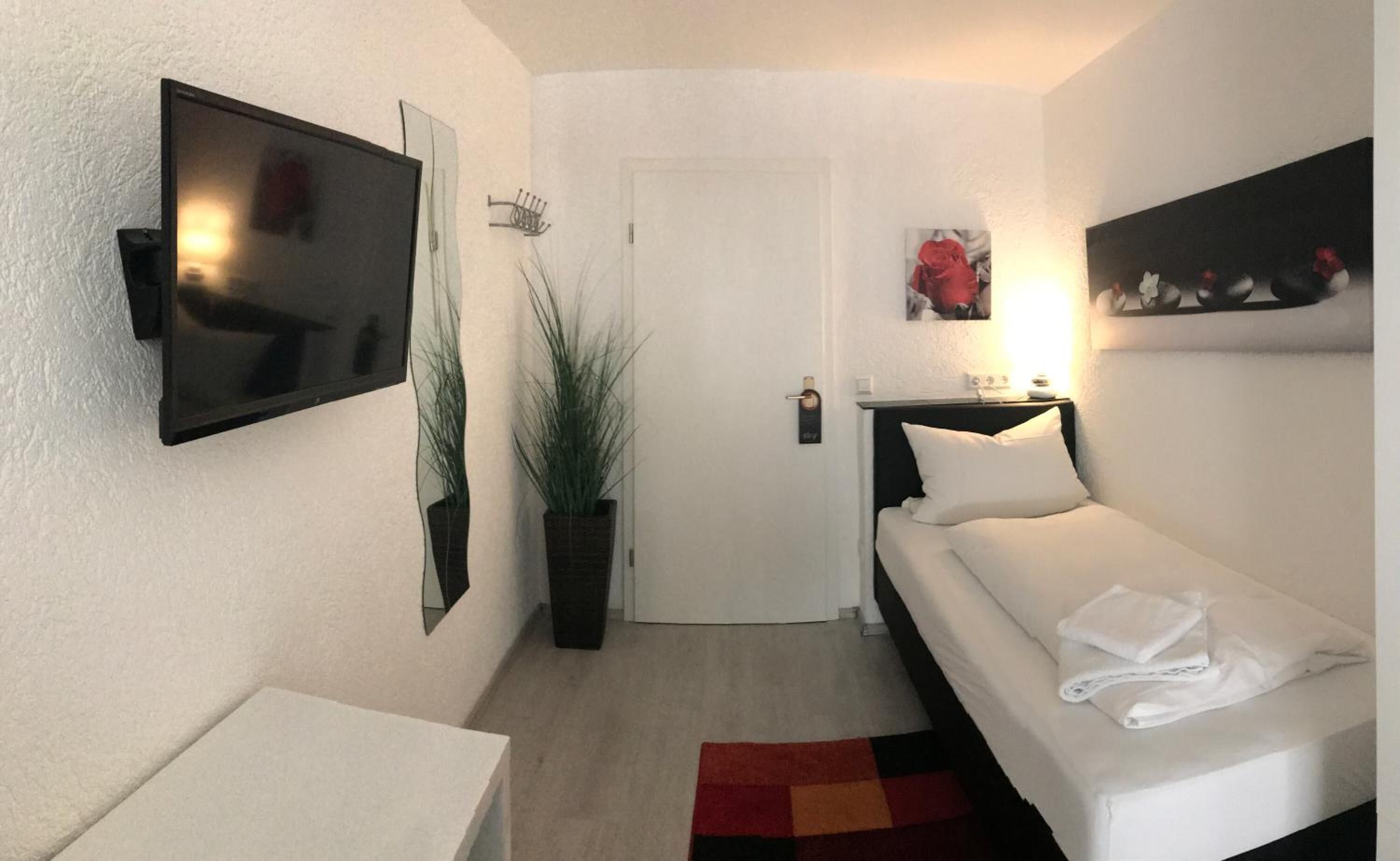 desk, rollaway beds, free wifi, bed sheets